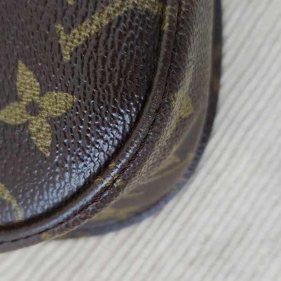 LOUIS VUITTON Saint Cloud Authenticated Bag. Great condition! - Picture 9 of 13